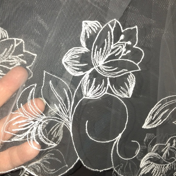 New Beautiful veil no comb lace edged - Picture 7 of 8